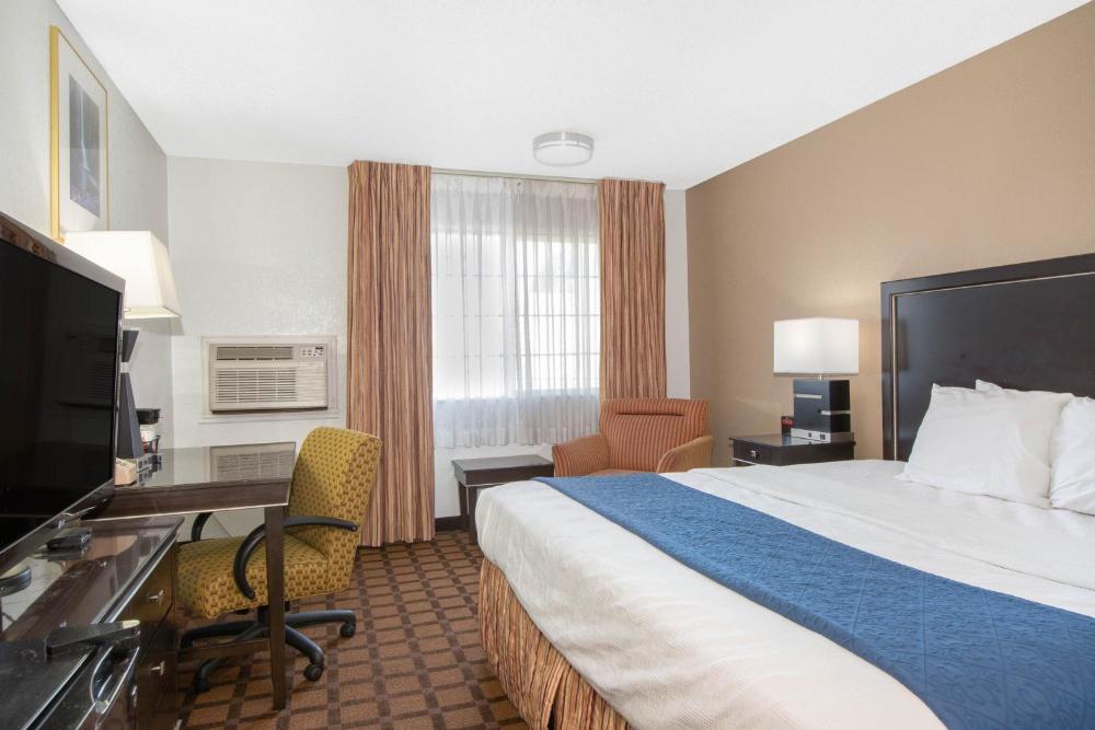 Umpqua Valley Hotel